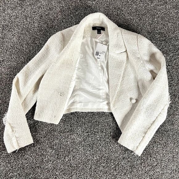 Forever 21 Woven Cropped Frayed-Trim, Double Breasted Blazer Size Medium NWT - Picture 2 of 9